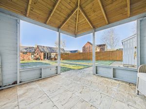 Summer house/Garden- click for photo gallery